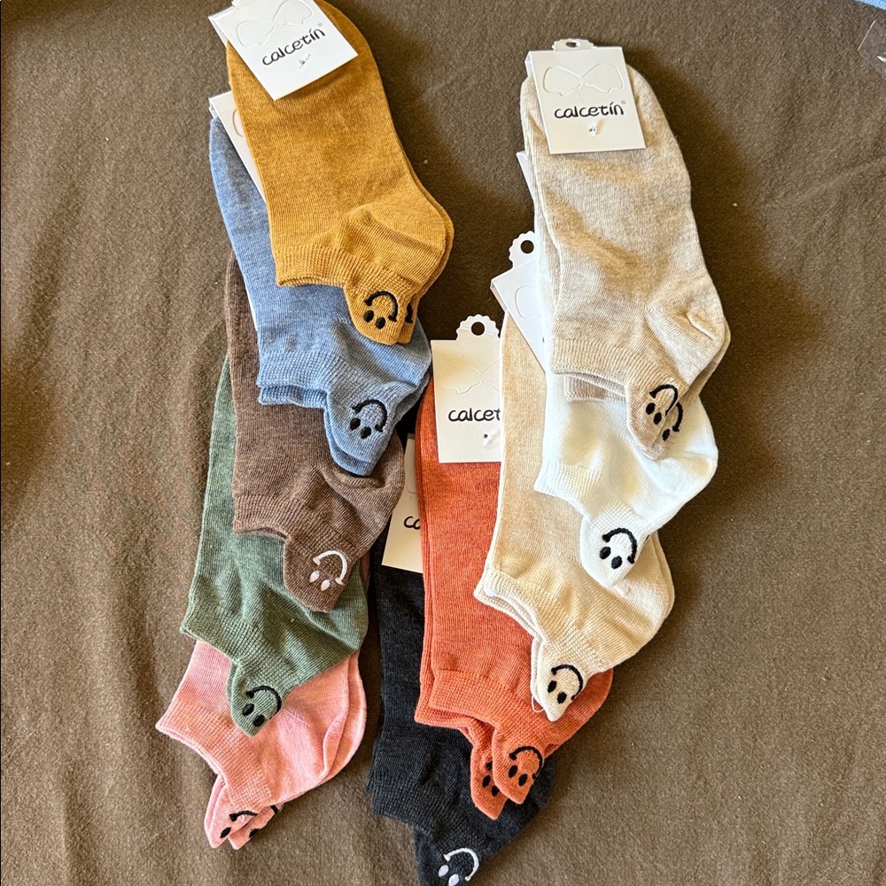 NWT Calcetin smiley face ankle socks, various Listing price is for 1 pair